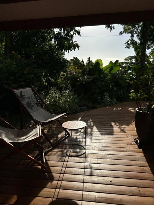 Bungalow, Gite Les Fleurs Du Colibri Bouillante Exteriör bild