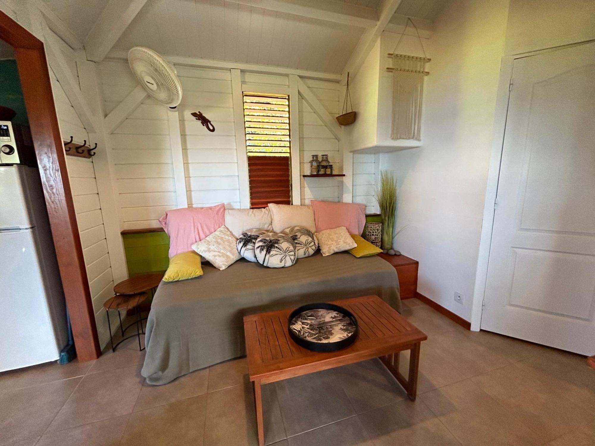 Bungalow, Gite Les Fleurs Du Colibri Bouillante Exteriör bild